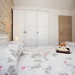 Two-bedroom 0 In *