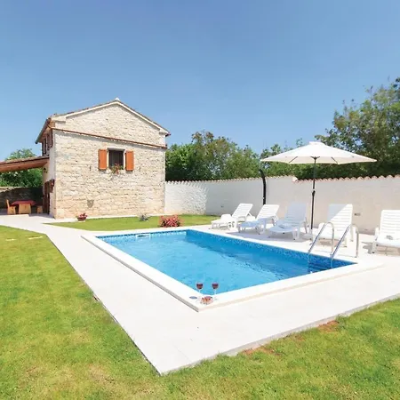 Pet Friendly In Filipana