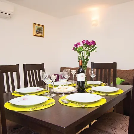 Stunning In With Kitchen